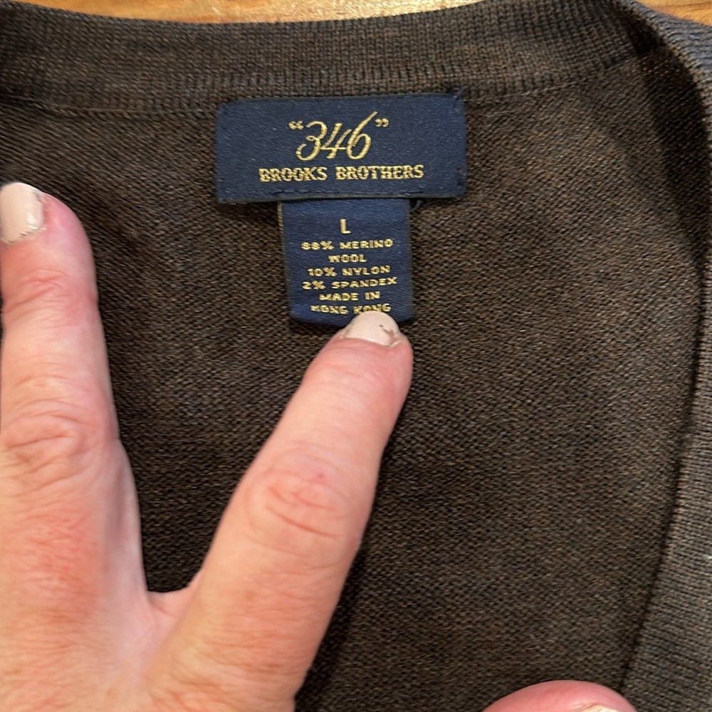 Nice mens brown v-neck sweater - Picture 2 of 4